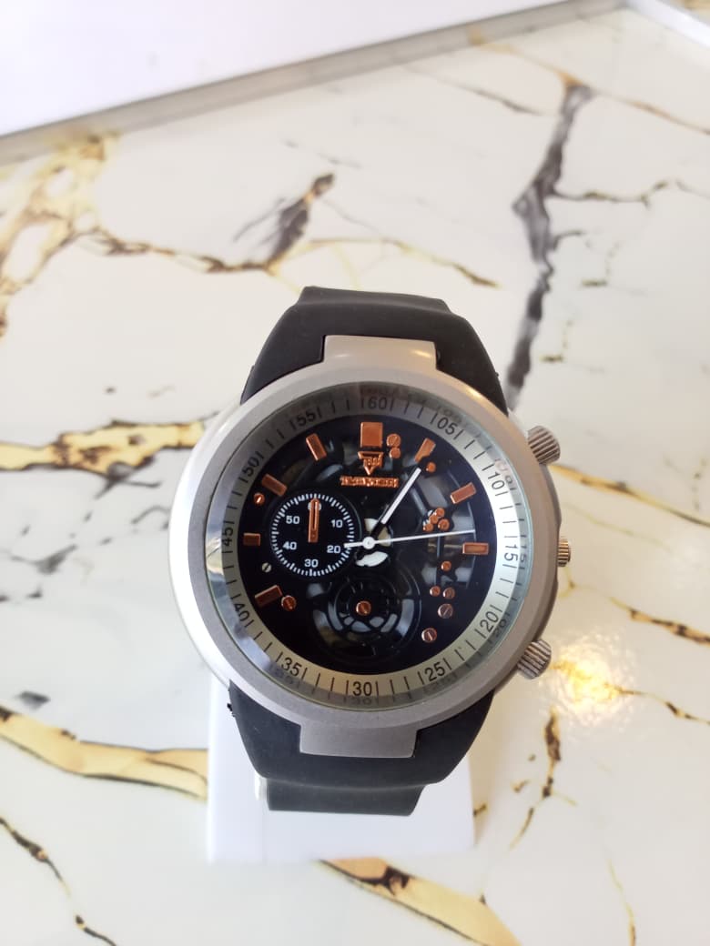 Men’s Luxury Black Sports Wristwatch – Chronograph Dial with Stainless Steel Case & Rubber Strap